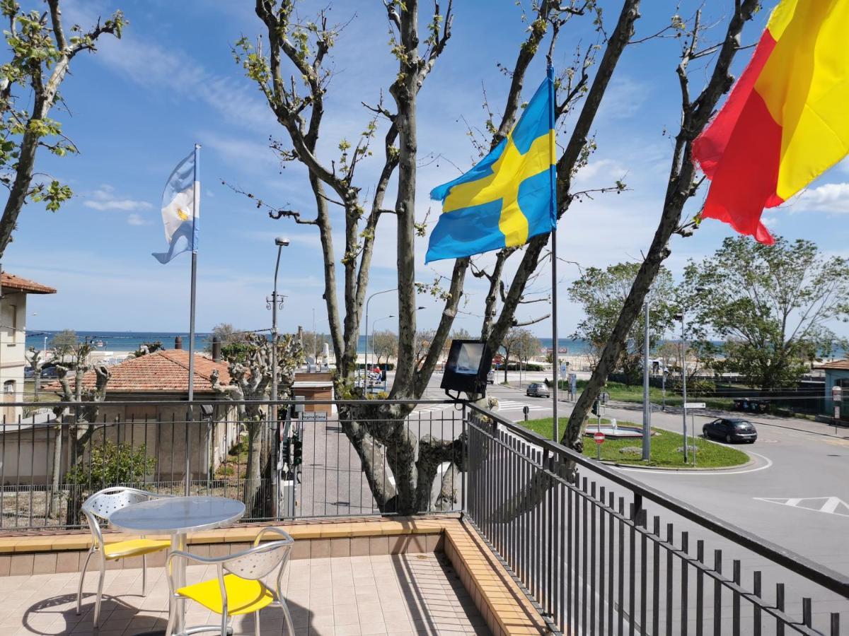 Hotel Ideale Young People Under 40 Rimini Exterior photo