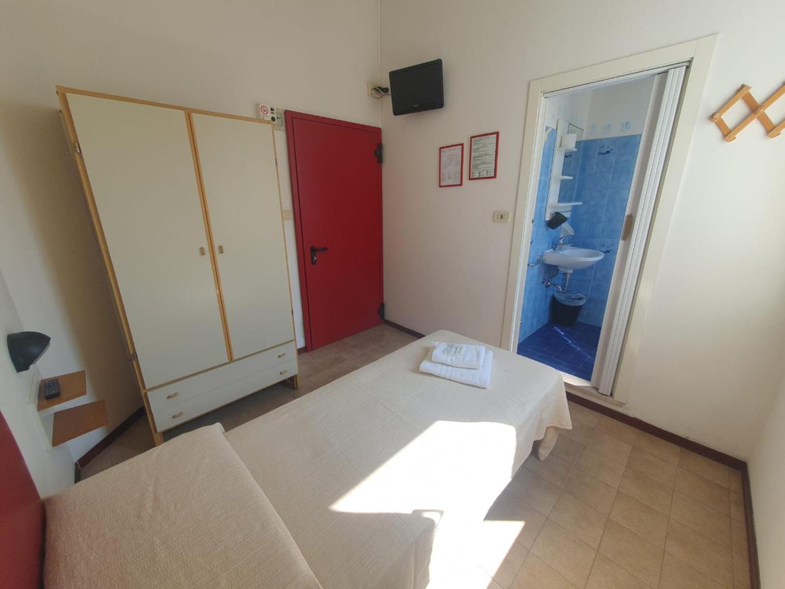 Hotel Ideale Young People Under 40 Rimini Exterior photo