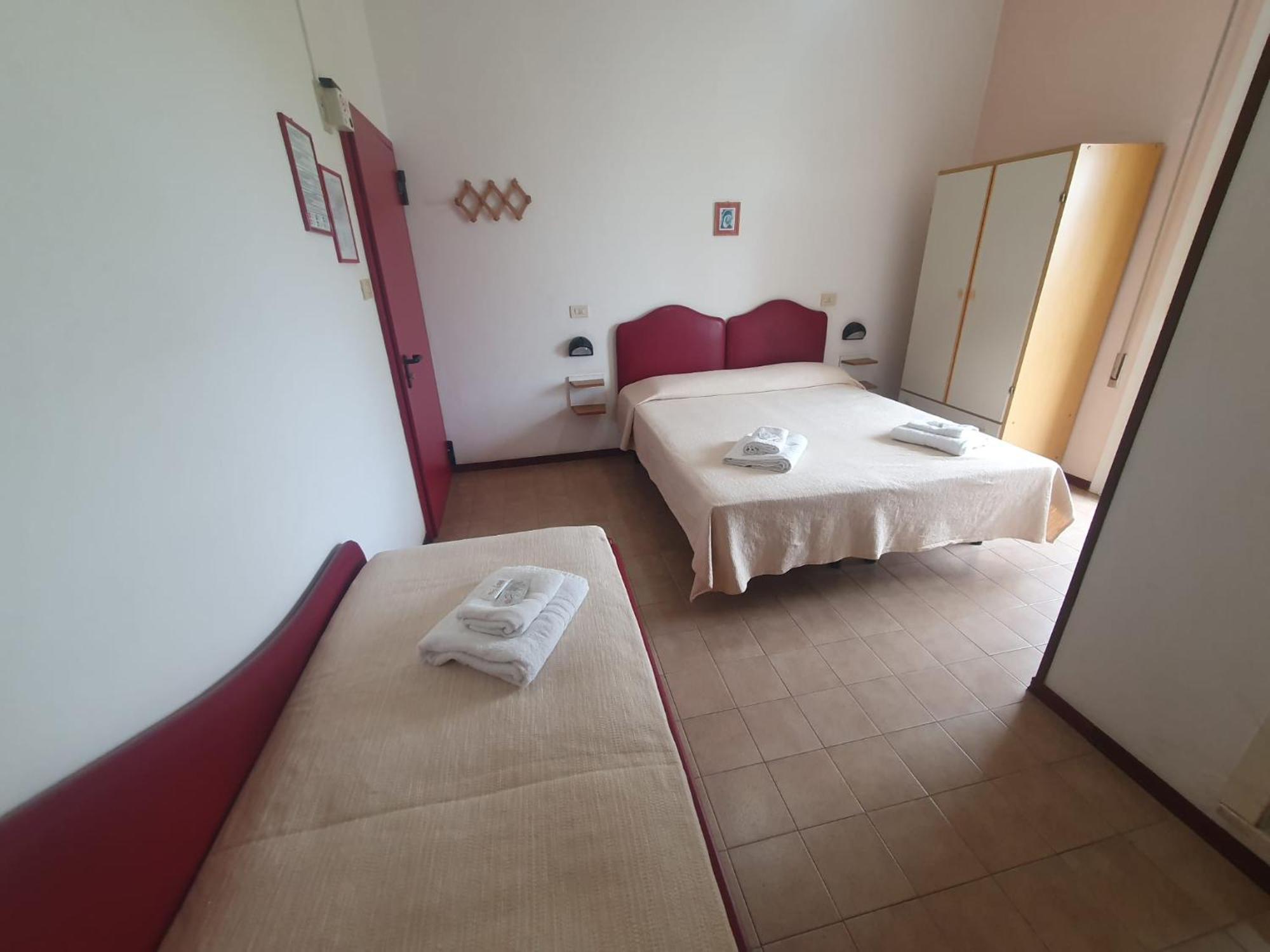 Hotel Ideale Young People Under 40 Rimini Exterior photo