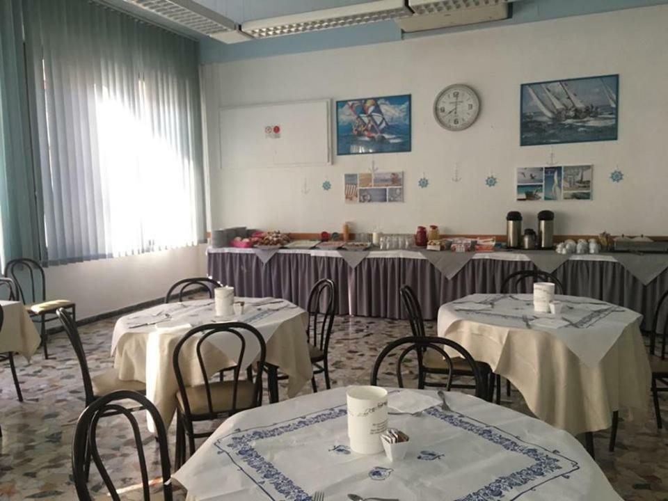 Hotel Ideale Young People Under 40 Rimini Exterior photo
